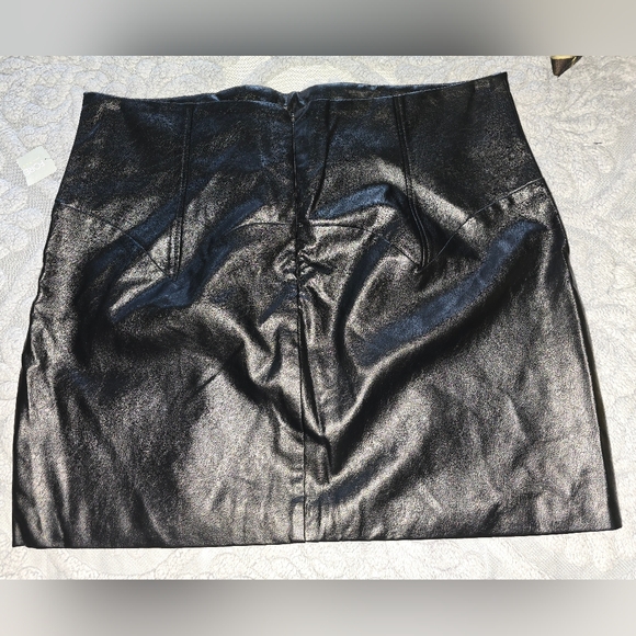 Forever 21 Plus Size Corset styled Faux Leather Skirt 2X - Picture 2 of 4